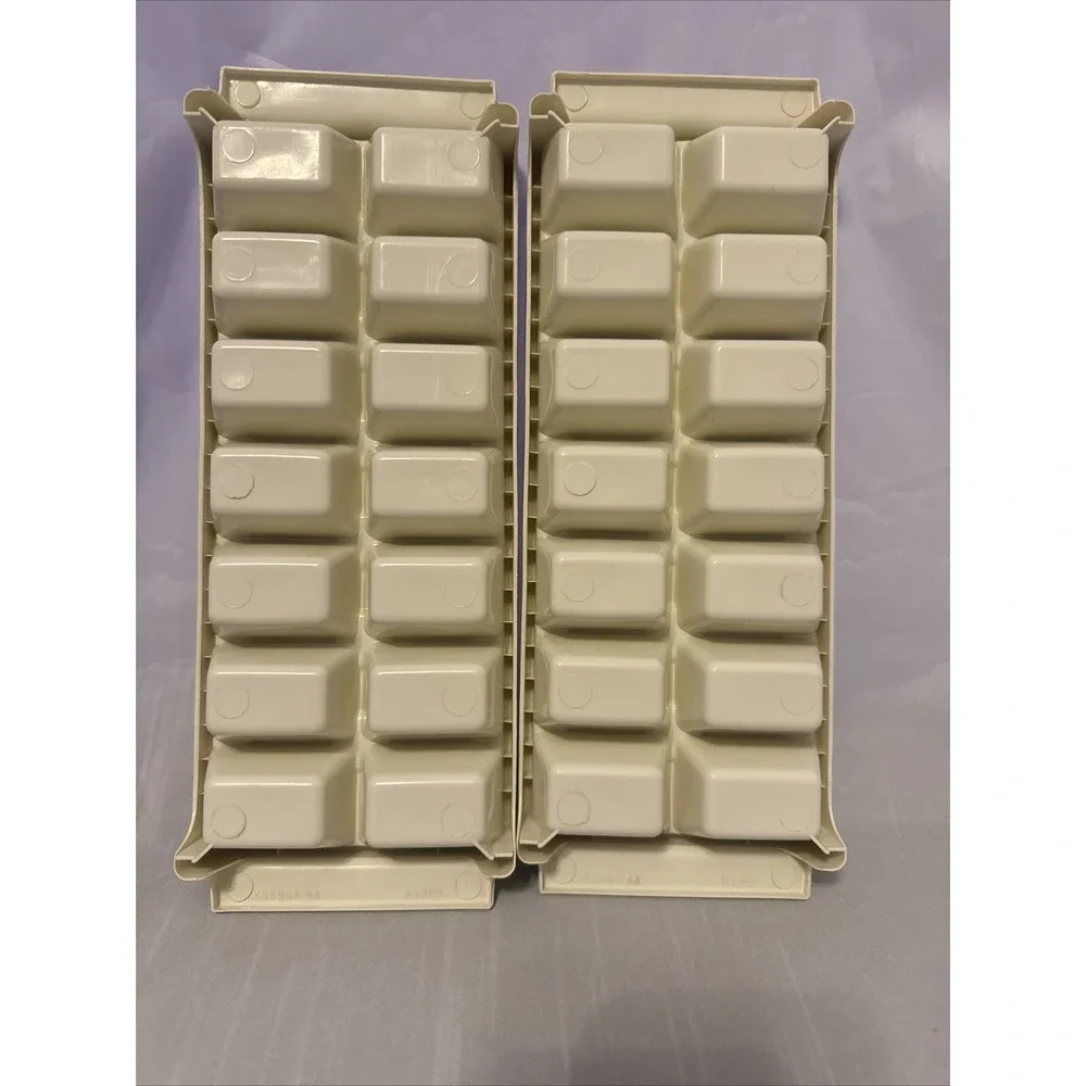 VINTAGE Unbranded STACKING‎ PLASTIC ICE CUBE TRAYS